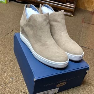 Dr. Scholl’s Madison Hi, TSTD Taupe wedge booties size 9 1/2 M